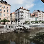 Romantic Jump Studio Overlooking River, Free Parking